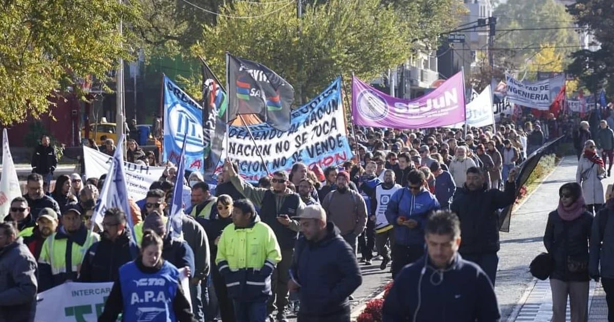 A Assembleia Legislativa de Neuquén aprovou o abono salarial por presenteísmo docente: o principal sindicato anunciou greve e mobilização