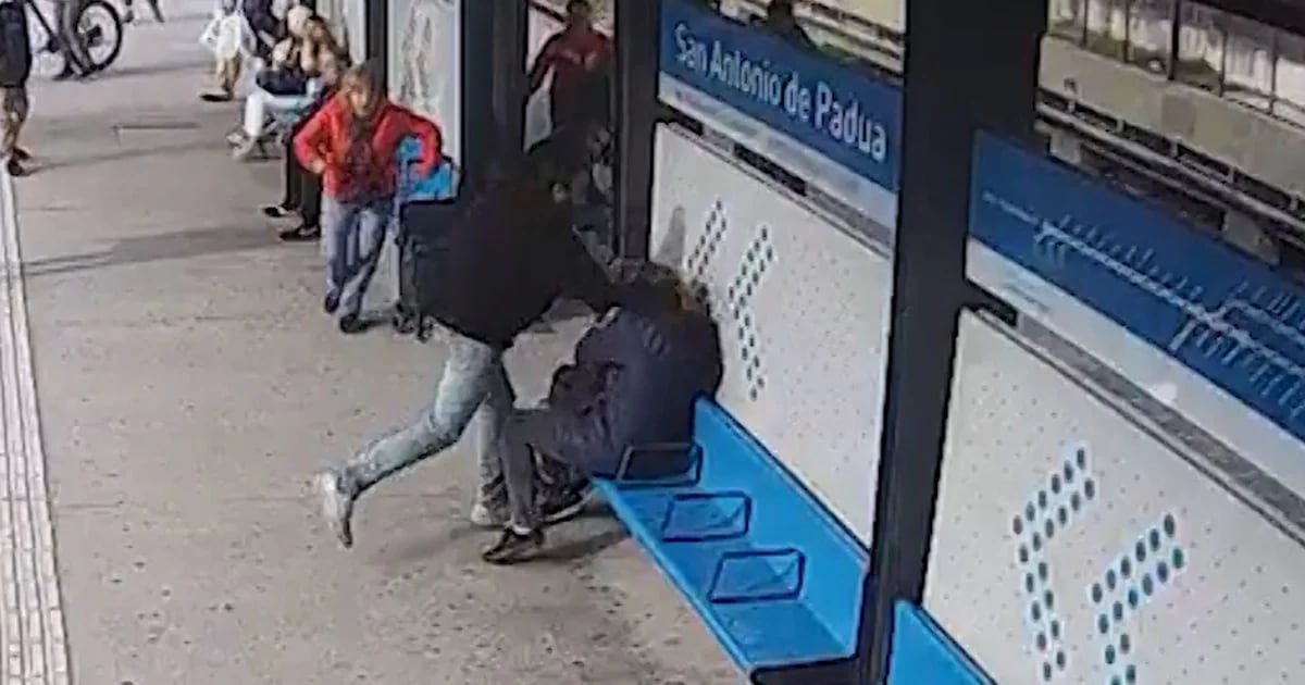 Violência de gênero: o vídeo do ataque brutal a uma mulher que esperava o trem na estação de Pádua