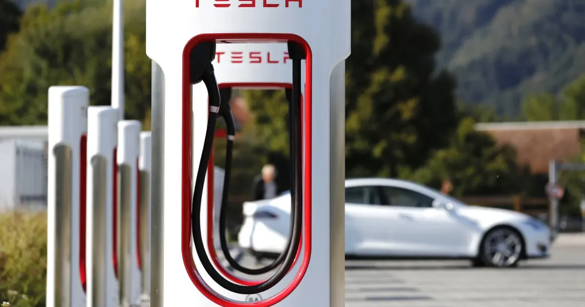 O preço do cobre impulsiona o roubo de cabos em estações de carregamento nos EUA, afetando usuários de veículos elétricos