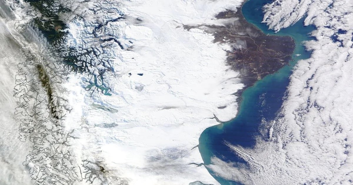 A chocante foto de satélite da NASA que mostra a Patagônia completamente coberta de neve